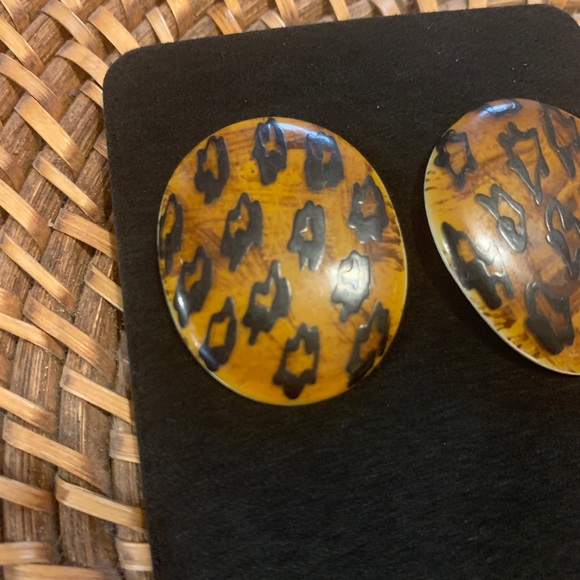 🌻2 for $15🌻 Cheetah Earrings - Picture 2 of 3